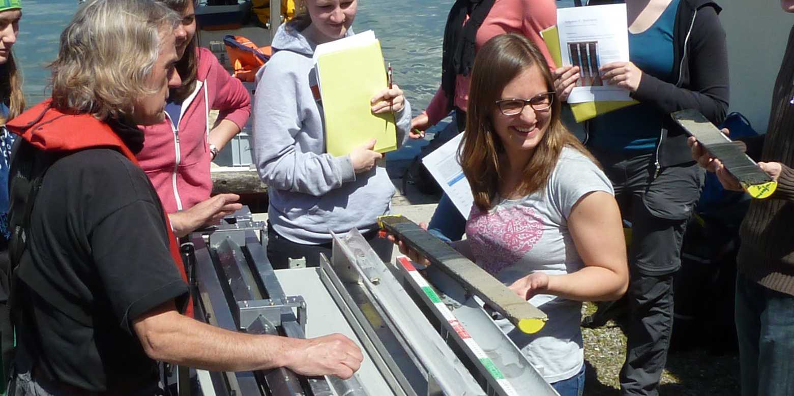 Enlarged view: Students at a Field Course Chemistry and Environment